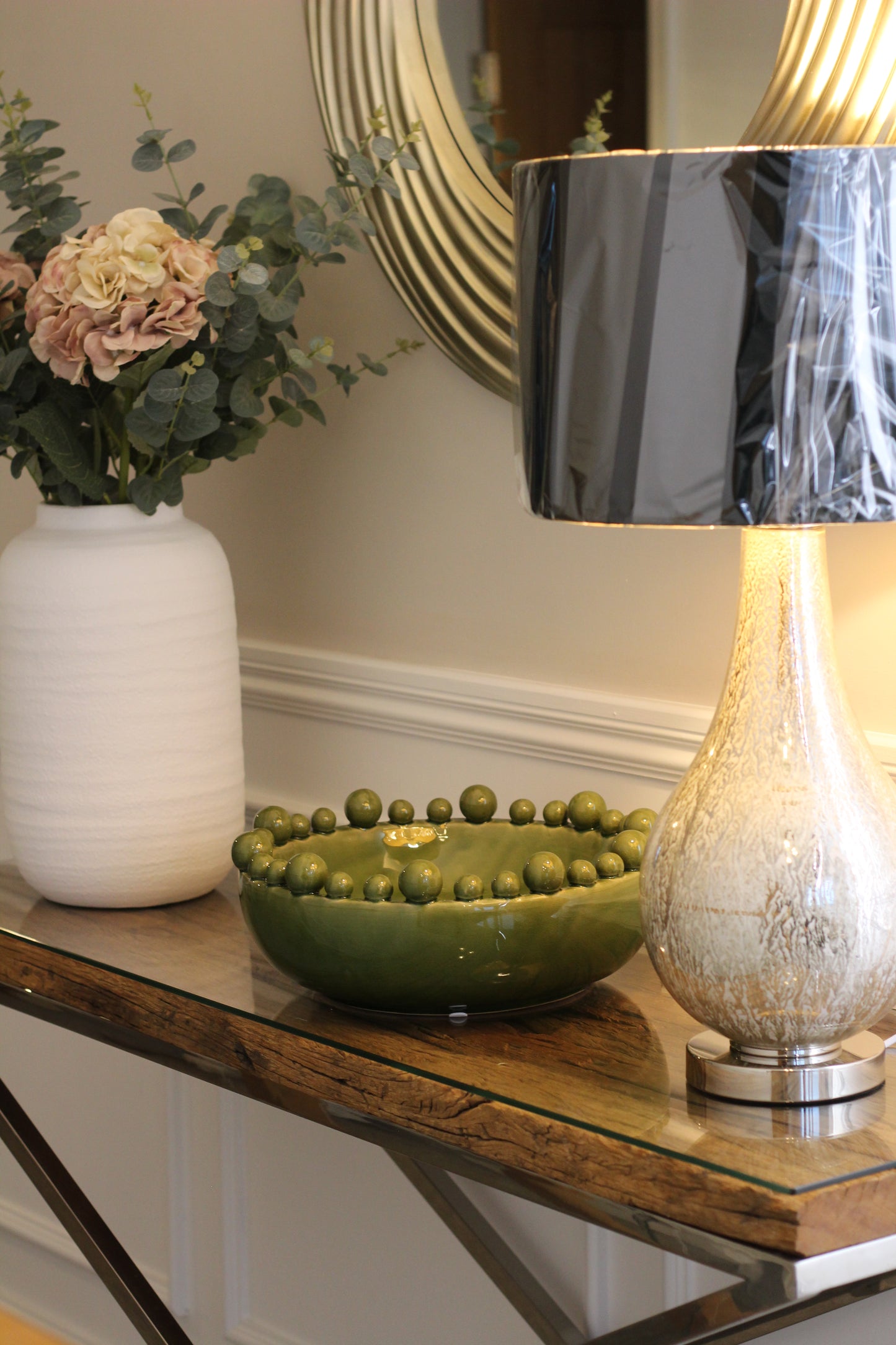 White Ceramic Round Ribbed Texure Vase