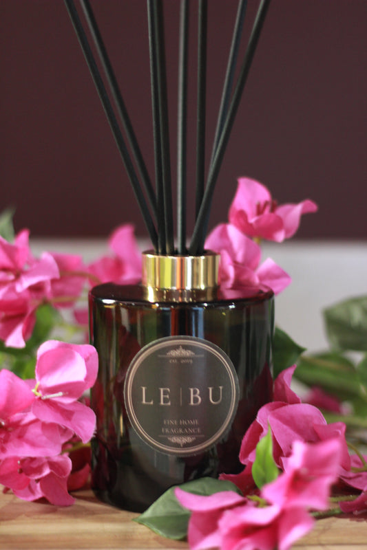 LE | BU 500ml luxury reed diffuser in green glass vessel with black reeds