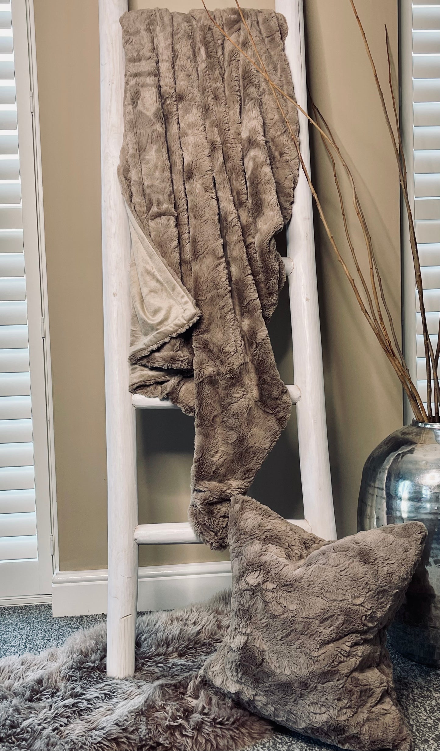 Soft Faux Fur Throw - Truffle