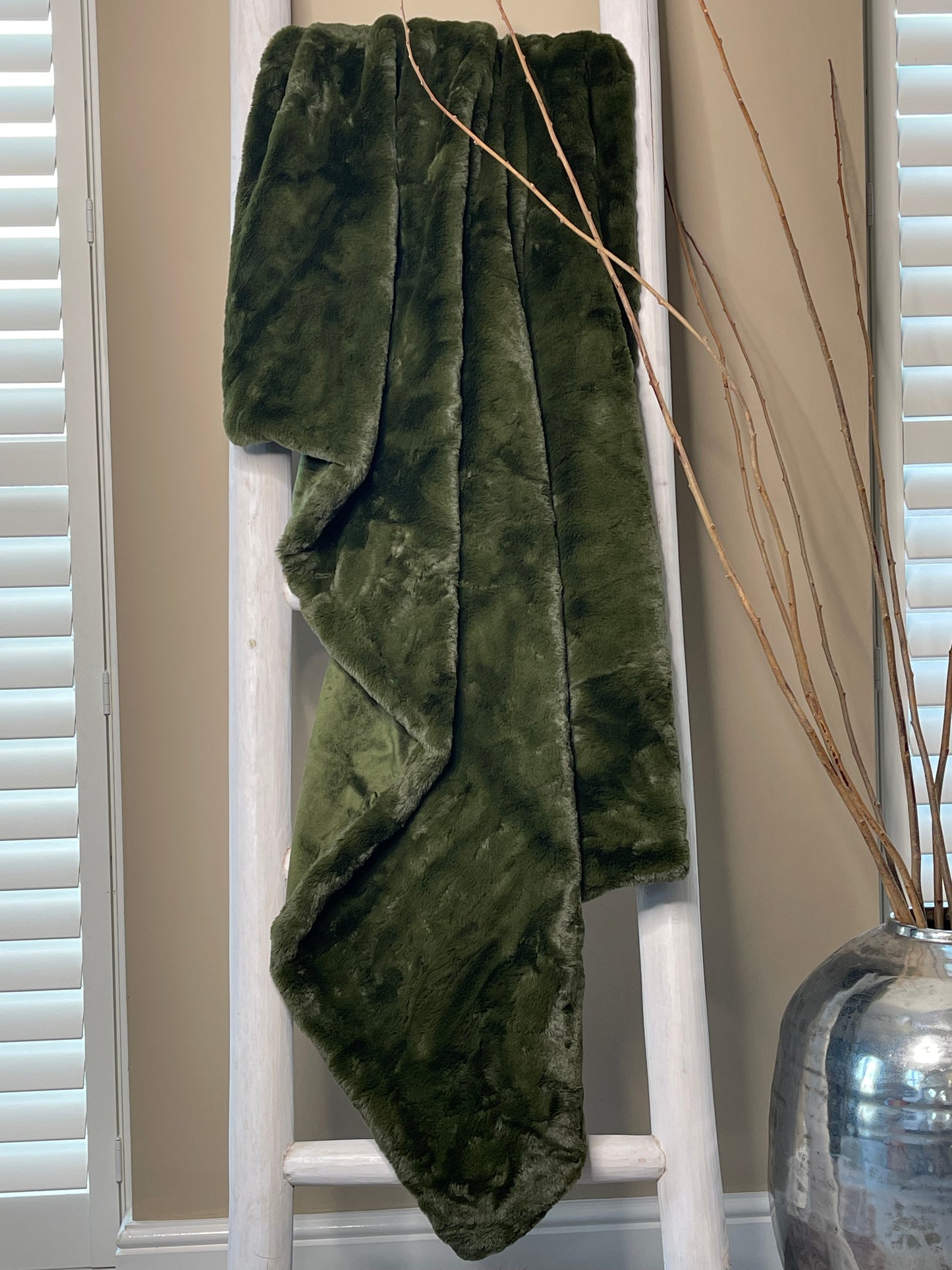 Luxe Faux Fur Throw - Olive