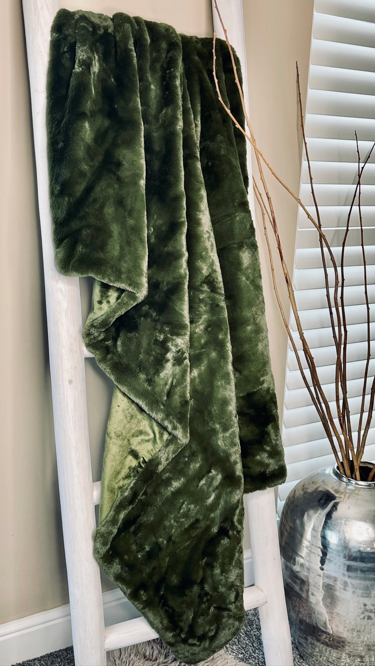 Luxe Faux Fur Throw - Olive